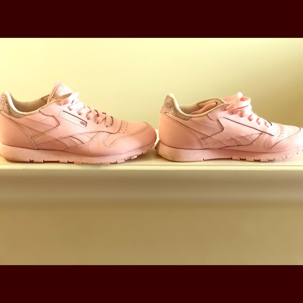 Classic Reebok - Picture 2 of 3
